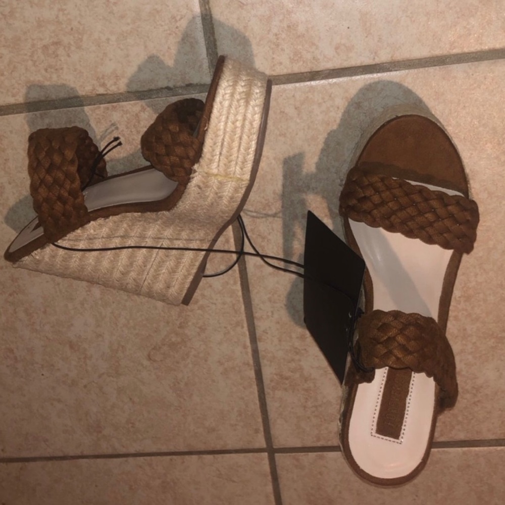 SUPER cute new with tags brown wedges